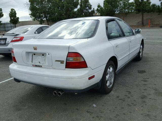 1HGCE6665SA019073 - 1995 HONDA ACCORD EX WHITE photo 4