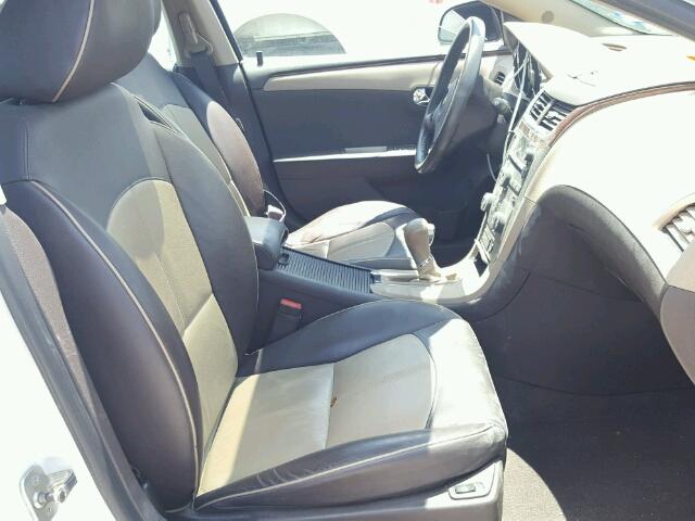 1G1ZE5E71BF256622 - 2011 CHEVROLET MALIBU LTZ 白色 照片 5