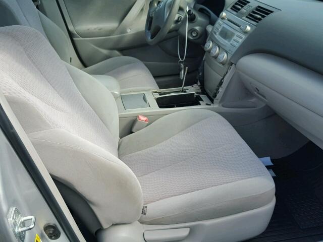 4T1BF3EK3BU747635 - 2011 TOYOTA CAMRY BASE SILVER photo 5