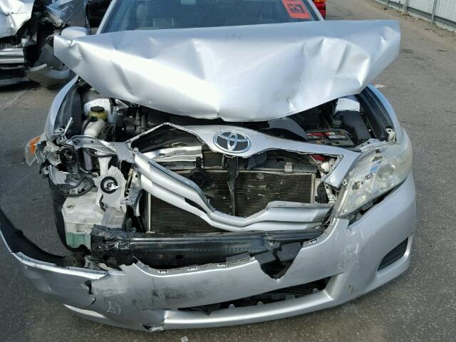 4T1BF3EK3BU747635 - 2011 TOYOTA CAMRY BASE SILVER photo 9