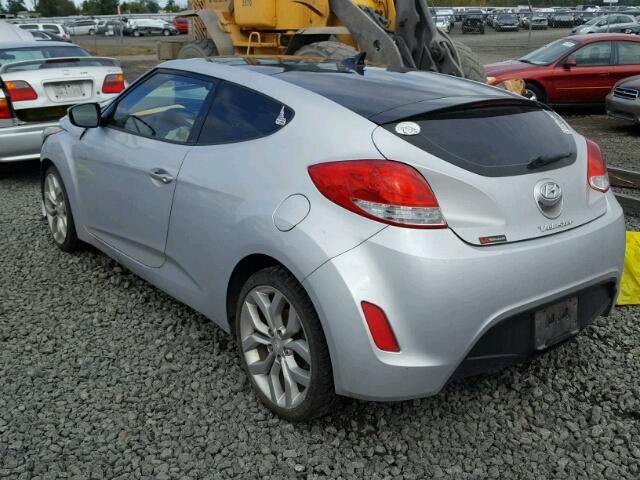 KMHTC6AD8CU049917 - 2012 HYUNDAI VELOSTER B SILVER photo 3