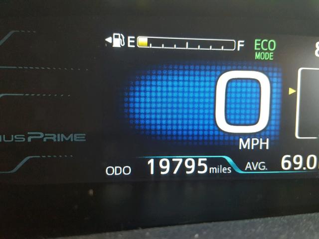 JTDKARFP6H3013568 - 2017 TOYOTA PRIUS PRIM ვერცხლისფერი ფოტო 8