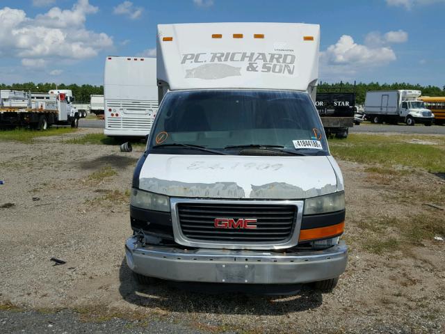 1GDHG31UX51132682 - 2005 GMC SAVANA CUT WHITE photo 9