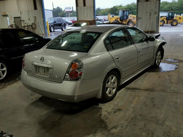 1N4AL11E23C305584 - 2003 NISSAN ALTIMA BAS SILVER photo 4