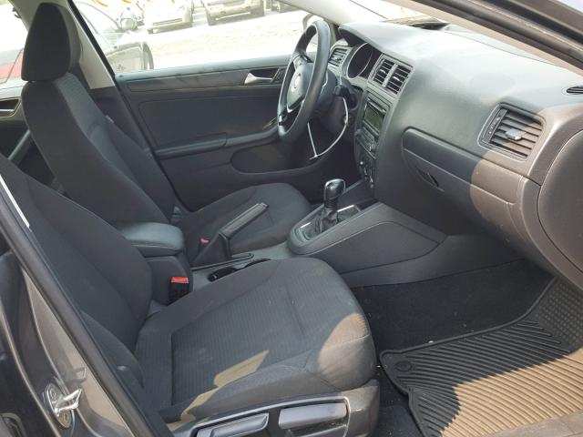 3VW2K7AJ8FM269353 - 2015 VOLKSWAGEN JETTA BASE 灰色 照片 5