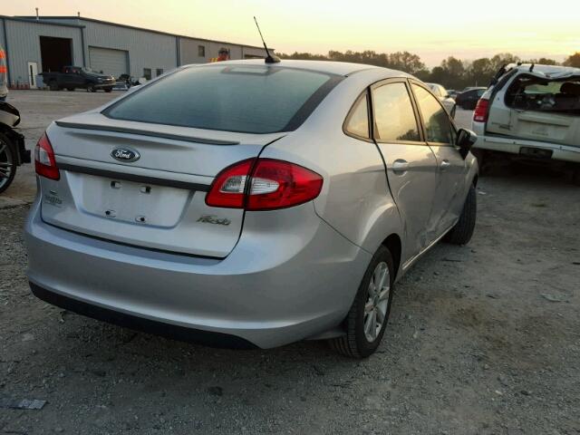 3FADP4BJ1CM129074 - 2012 FORD FIESTA SE SILVER photo 4