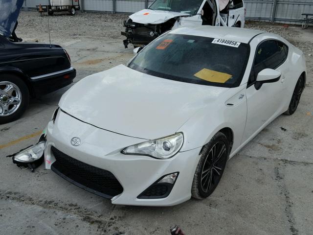 JF1ZNAA17D2713368 - 2013 TOYOTA SCION FR-S WHITE photo 2