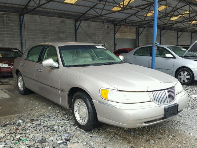 1LNHM81W6YY881014 - 2000 LINCOLN TOWN CAR E BEIGE photo 1