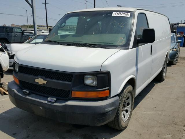 1GCUHAD44A1176266 - 2010 CHEVROLET EXPRESS G1 WHITE photo 2