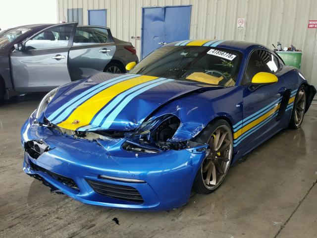 WP0AA2A84HS270818 - 2017 PORSCHE CAYMAN BLUE photo 2