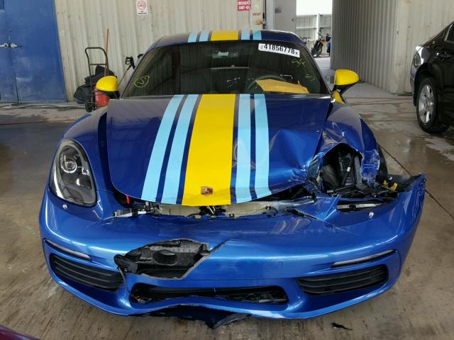 WP0AA2A84HS270818 - 2017 PORSCHE CAYMAN BLUE photo 6