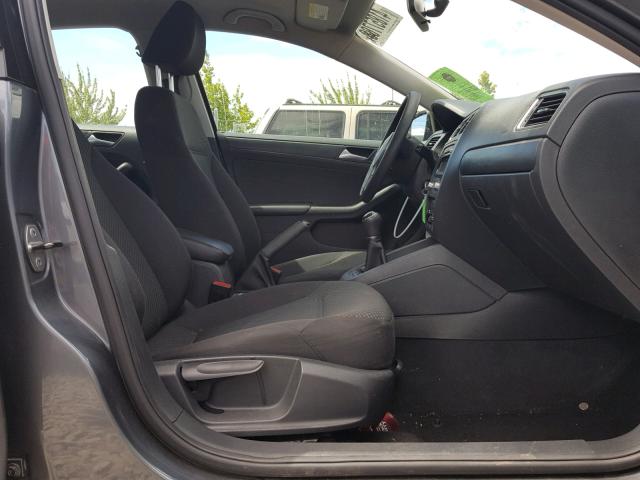 3VW1K7AJXEM379265 - 2014 VOLKSWAGEN JETTA BASE Մոխրագույն լուսանկար 5