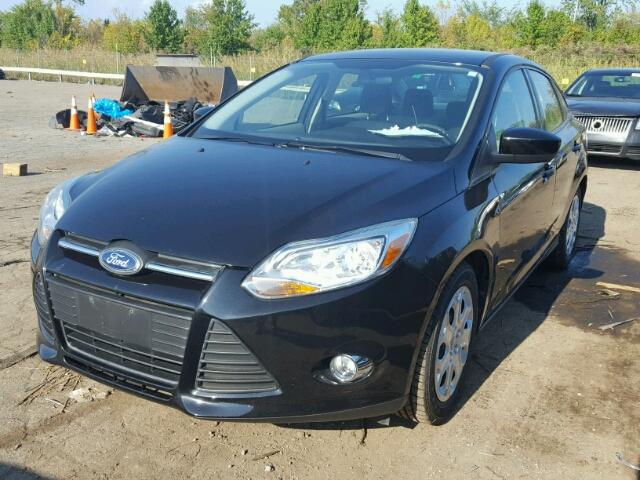 1FAHP3F22CL103860 - 2012 FORD FOCUS SE BLACK photo 2