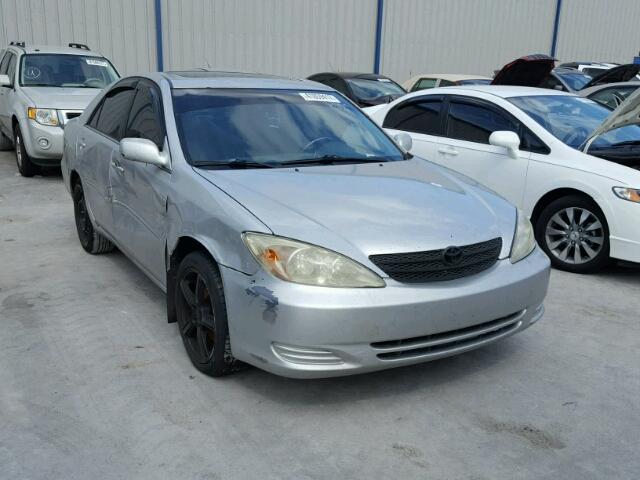 4T1BF30K62U533973 - 2002 TOYOTA CAMRY LE 银色 照片 1