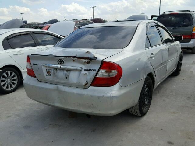 4T1BF30K62U533973 - 2002 TOYOTA CAMRY LE 银色 照片 4