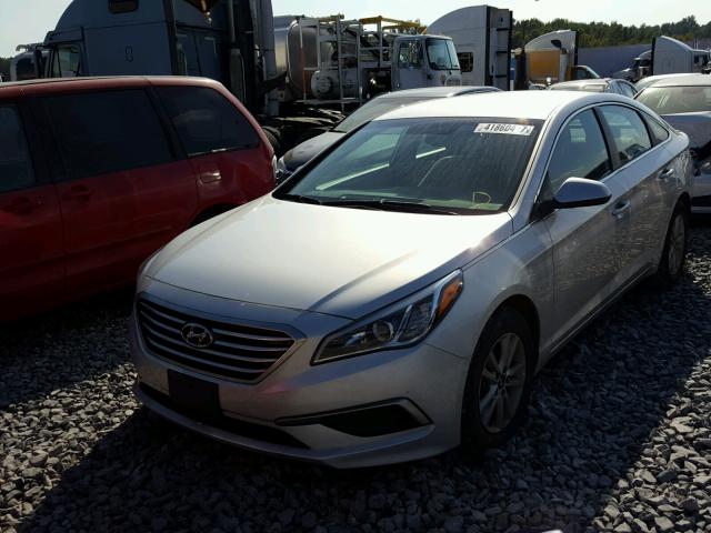 5NPE24AF4GH267343 - 2016 HYUNDAI SONATA SILVER photo 2