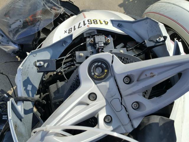 2BXNCBC11EV001546 - 2014 CAN-AM SPYDER ROA WHITE photo 8