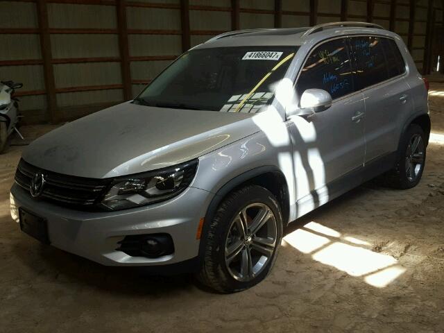 WVGLV7AX3HK007393 - 2017 VOLKSWAGEN TIGUAN SILVER photo 2