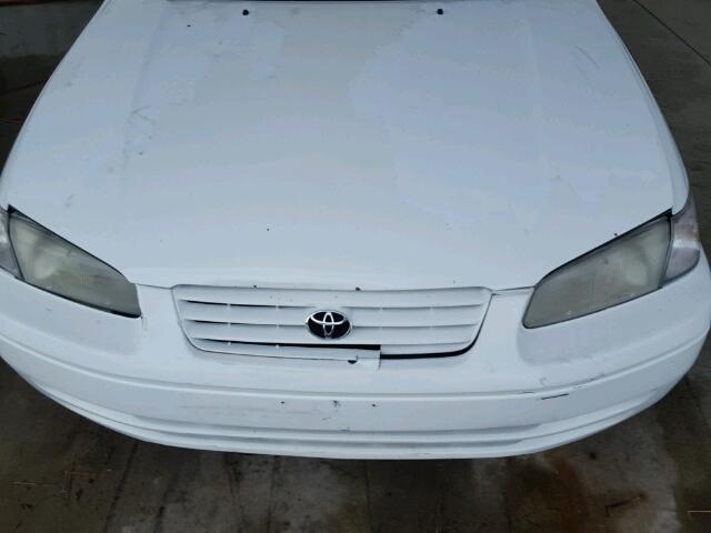 4T1BG22K9VU180749 - 1997 TOYOTA CAMRY CE WHITE photo 7