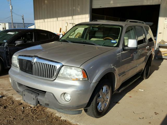 5LMEU68H04ZJ02416 - 2004 LINCOLN AVIATOR 银色 照片 2