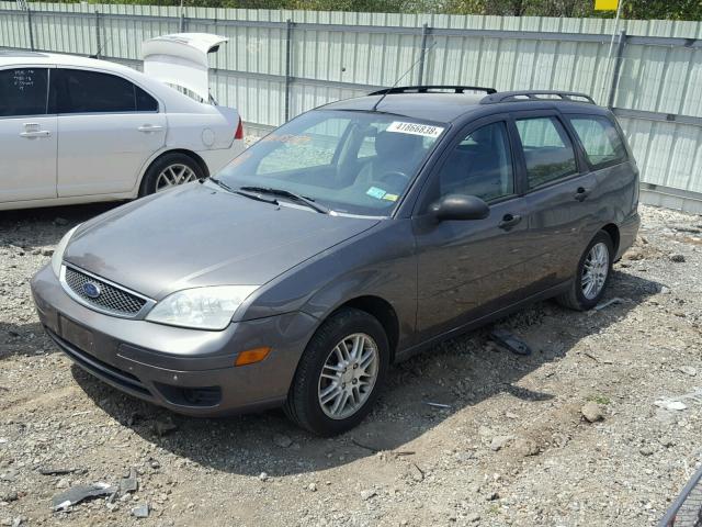 1FAFP36N46W115089 - 2006 FORD FOCUS ZXW GRAY photo 2