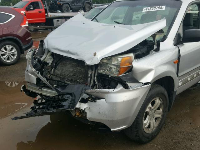 2HKYF18156H501272 - 2006 HONDA PILOT LX SILVER photo 9