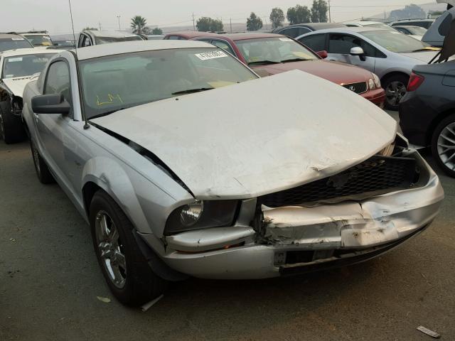 1ZVFT80N555119701 - 2005 FORD MUSTANG SILVER photo 1
