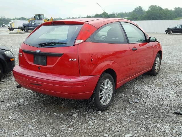 1FAFP31NX6W213714 - 2006 FORD FOCUS ZX3 RED photo 4