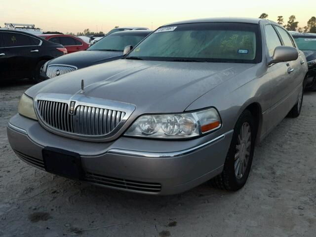 1LNHM81WX3Y618694 - 2003 LINCOLN TOWN CAR E BEIGE photo 2