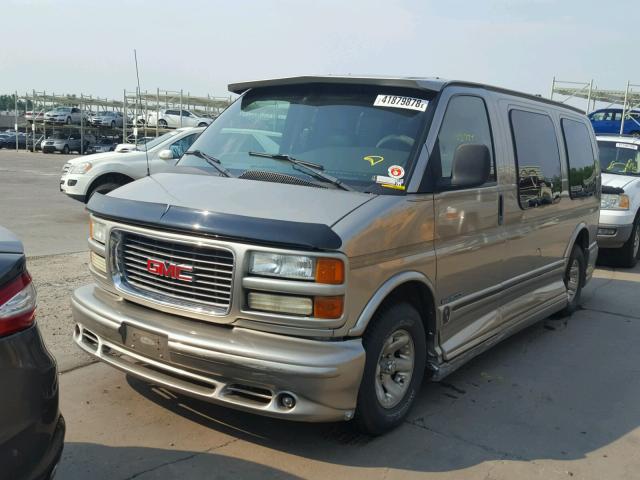 1GDFG15RX21122120 - 2002 GMC SAVANA RV GOLD photo 2