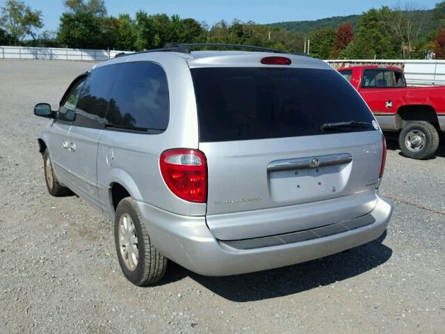 2C8GT54L93R142010 - 2003 CHRYSLER TOWN & COU SILVER photo 3