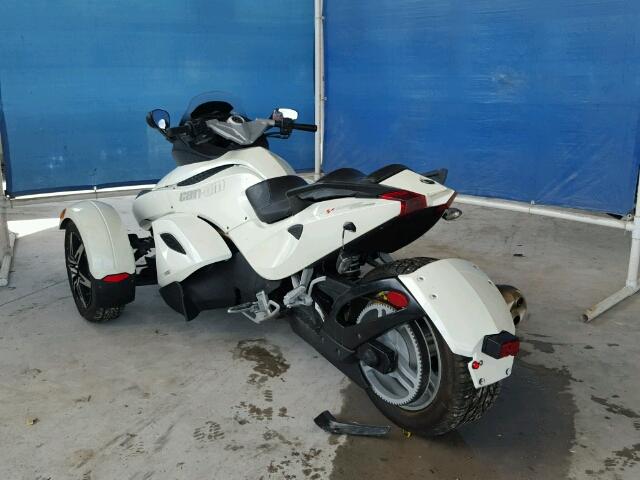 2BXJAEC14AV000665 - 2010 CAN-AM SPYDER ROA WHITE photo 3