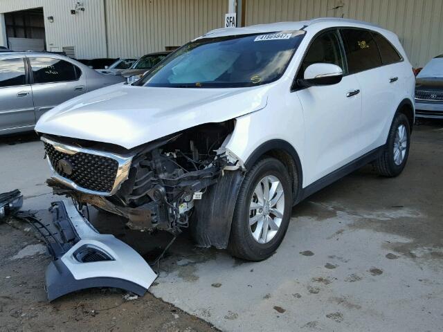 5XYPG4A51GG078402 - 2016 KIA SORENTO LX WHITE photo 2