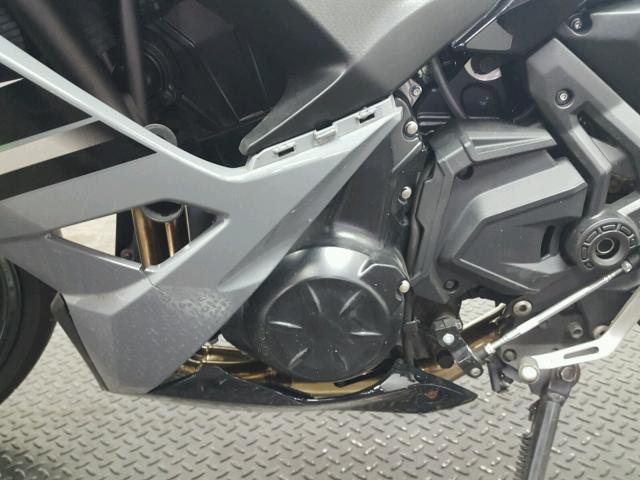 JKAEXEJ17JDA02793 - 2018 KAWASAKI EX650 J ნაცრისფერი ფოტო 6