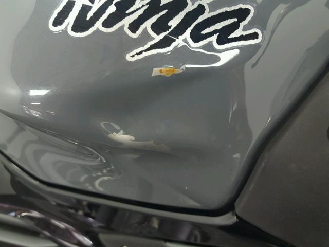 JKAEXEJ17JDA02793 - 2018 KAWASAKI EX650 J ნაცრისფერი ფოტო 9