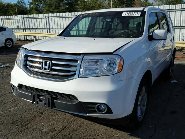 5FNYF4H54CB011727 - 2012 HONDA PILOT WHITE photo 2