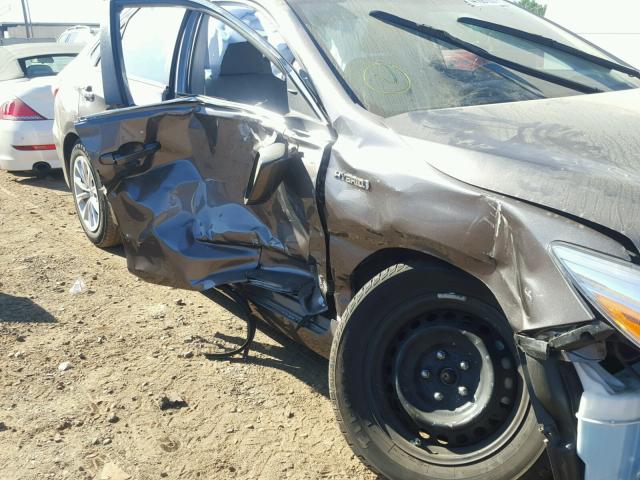 4T1BD1FKXFU142509 - 2015 TOYOTA CAMRY HYBR SILVER photo 9