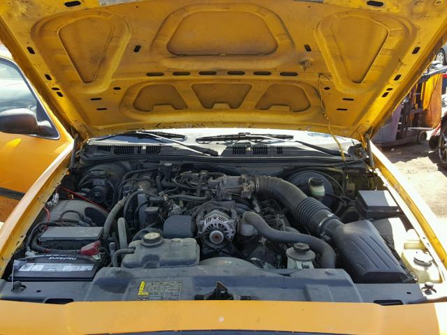 2FAHP71W84X165186 - 2004 FORD CROWN VICT YELLOW photo 7