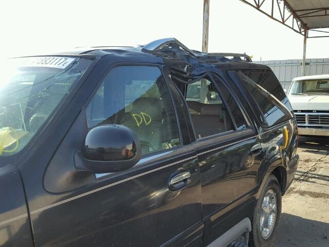 5LMPU28A0XLJ30387 - 1999 LINCOLN NAVIGATOR 黑色 照片 9