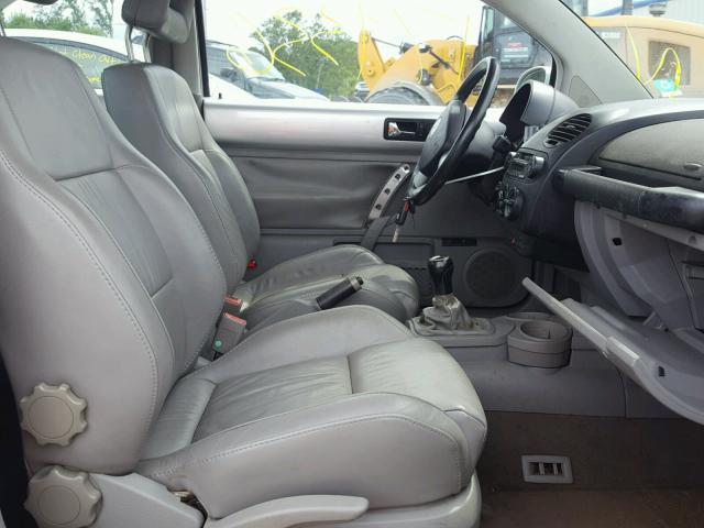 3VWED21CX1M480686 - 2001 VOLKSWAGEN NEW BEETLE 银色 照片 5