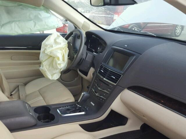 2LMHJ5AT7FBL04780 - 2015 LINCOLN MKT WHITE photo 5