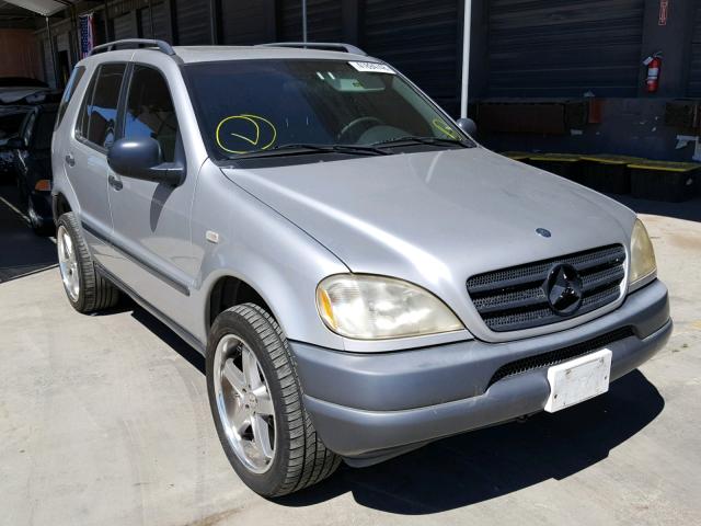 4JGAB54E7WA011951 - 1998 MERCEDES-BENZ ML 320 SILVER photo 1