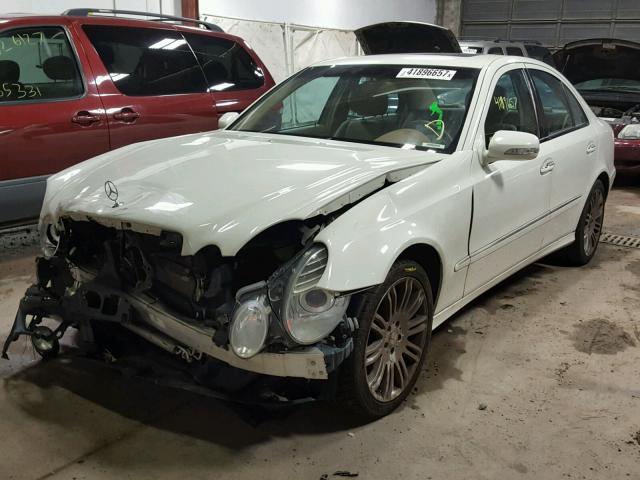 WDBUF87X38B256150 - 2008 MERCEDES-BENZ E WHITE photo 2