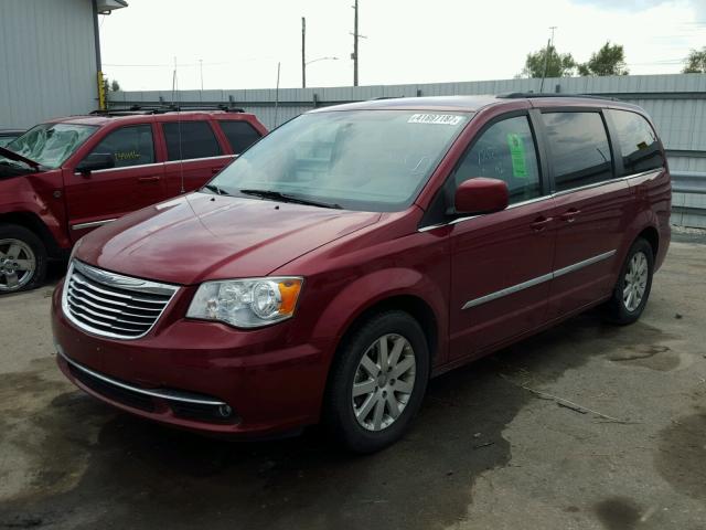 2C4RC1BG0DR689533 - 2013 CHRYSLER TOWN & COU RED photo 2