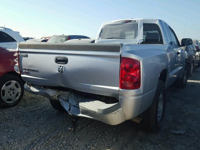 1D7HE42KX8S550533 - 2008 DODGE DAKOTA SLT SILVER photo 4