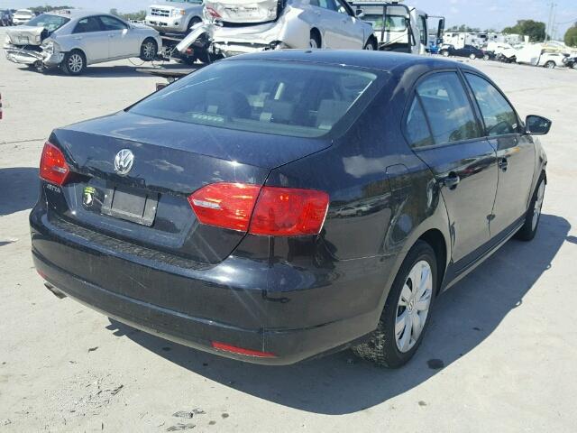 3VW2K7AJ0EM388402 - 2014 VOLKSWAGEN JETTA BLACK photo 4