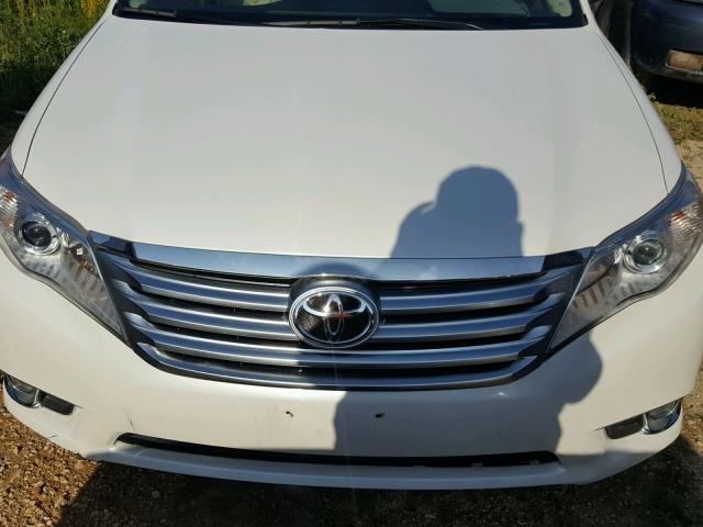 4T1BK3DB4BU408945 - 2011 TOYOTA AVALON BAS WHITE photo 8