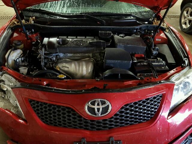 4T1BF3EK0BU772217 - 2011 TOYOTA CAMRY RED photo 7