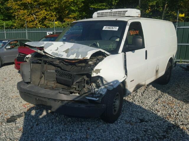 1GCHG352271157169 - 2007 CHEVROLET EXPRESS G3 WHITE photo 2