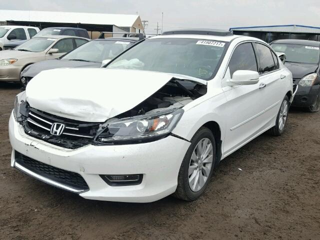 1HGCR3F82DA025422 - 2013 HONDA ACCORD WHITE photo 2